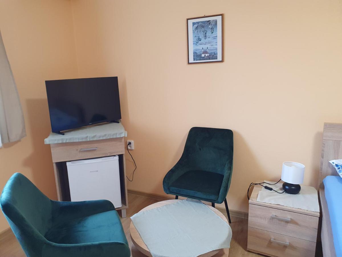 Pension Zeleny Strom Mikulov Exterior foto
