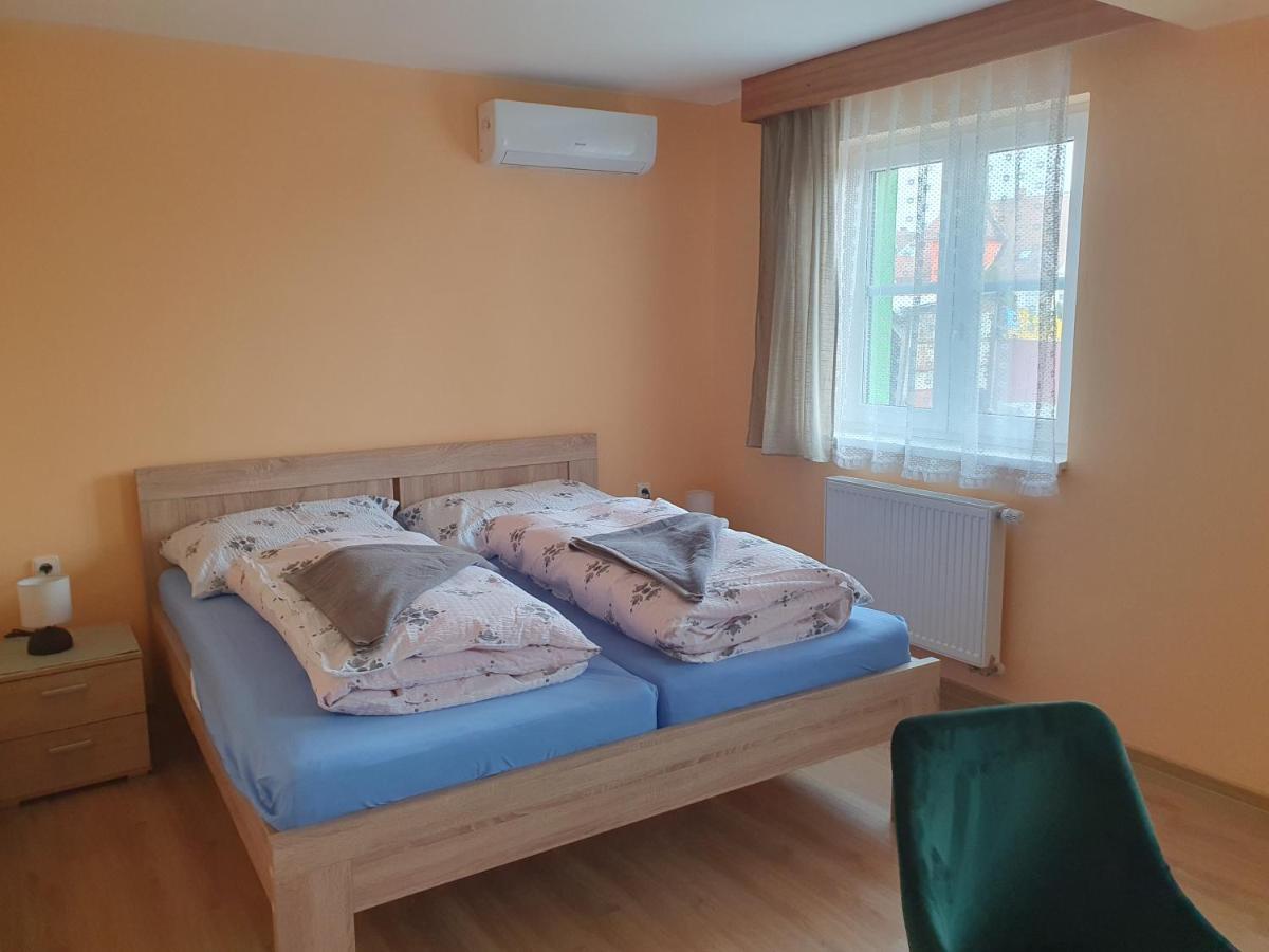 Pension Zeleny Strom Mikulov Exterior foto
