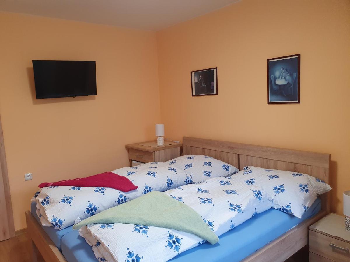 Pension Zeleny Strom Mikulov Exterior foto