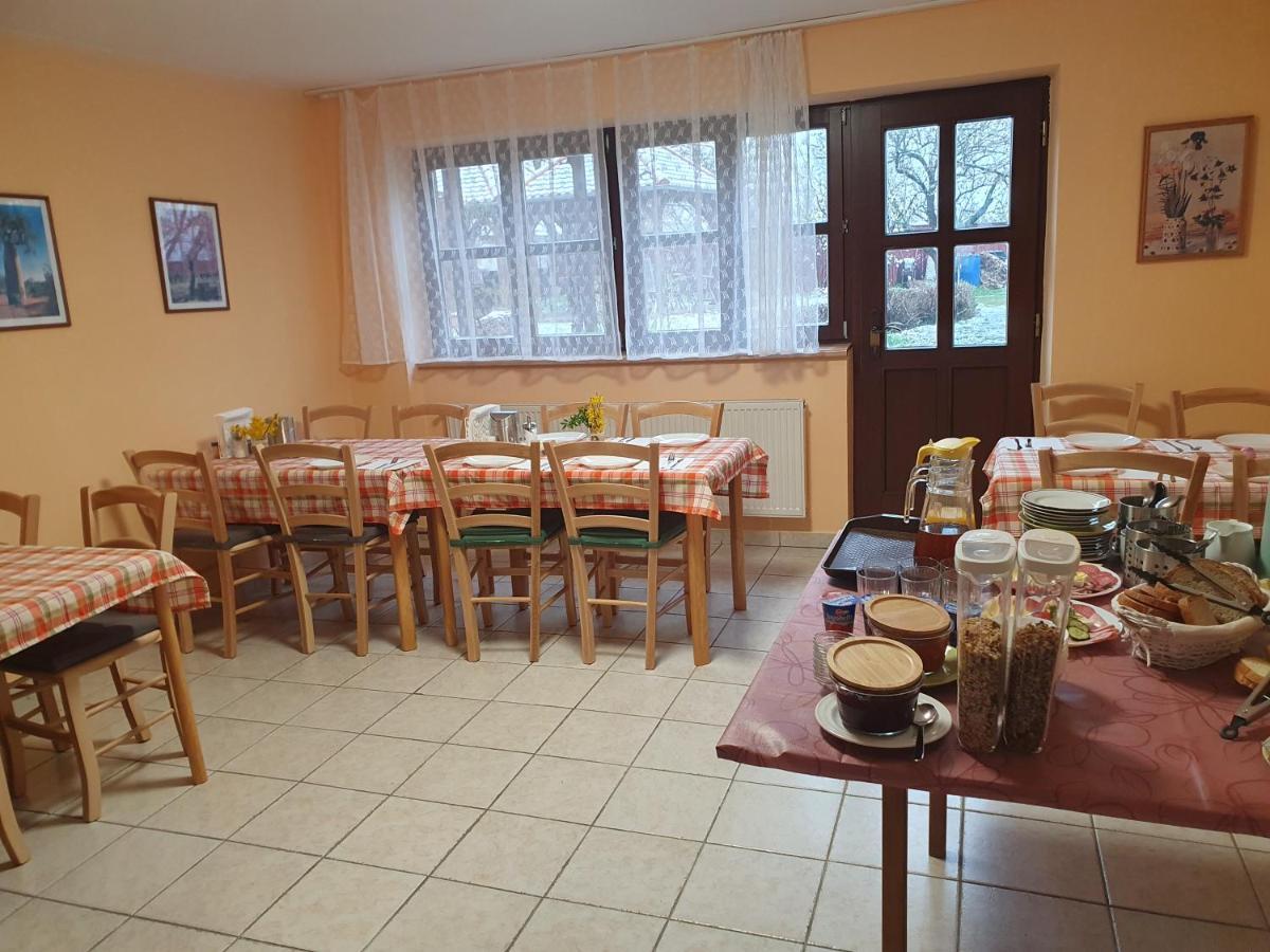 Pension Zeleny Strom Mikulov Exterior foto